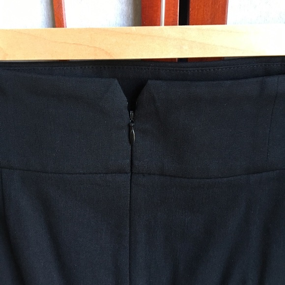 Banana Republic Black Pencil Skirt with Pockets - Picture 4 of 5